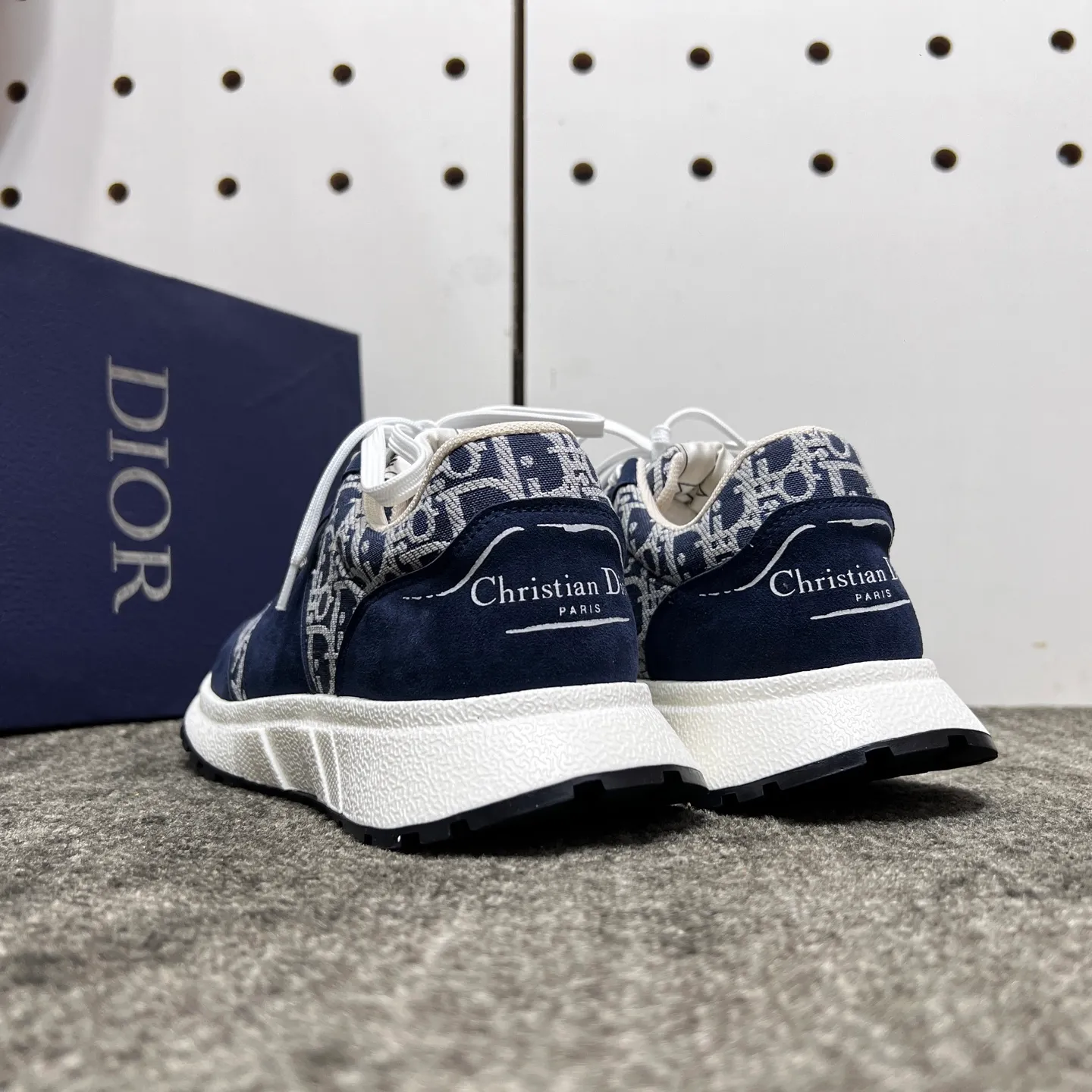 Factory price: 438💰【DIAo·Dior】Original quality.~ Unique modern style sneakers. 🏃A must-have casual shoe for trendy men😍😍 Original brand imported from Italy, imported original leather, sheep lining (refuses to discolor and grind feet) Sole: Original sole provided by the original factory, French lazy style design ⚠️Fit to the feet, original quality, super comfortable original sole. It’s like shooting the real thing 🎬The real thing is better, high-quality sneakers, size: 38-44, custom-made 45